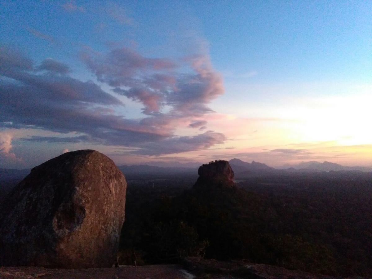Thilina Homestay Sigiriya Esterno foto